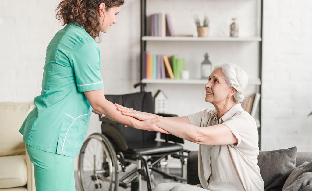 Cuidar a personas mayores y ancianos a domicilio